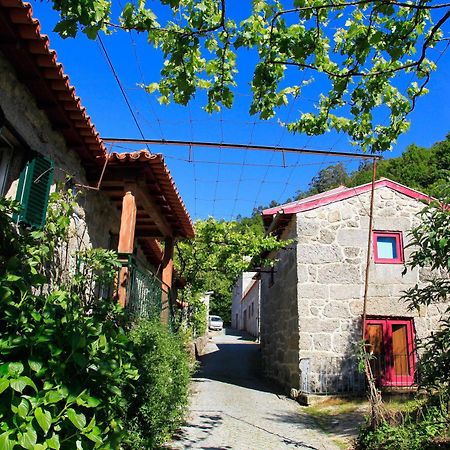 בית הארחה ויירה דו מיניו 	Aldeia Turistica De Louredo מראה חיצוני תמונה
