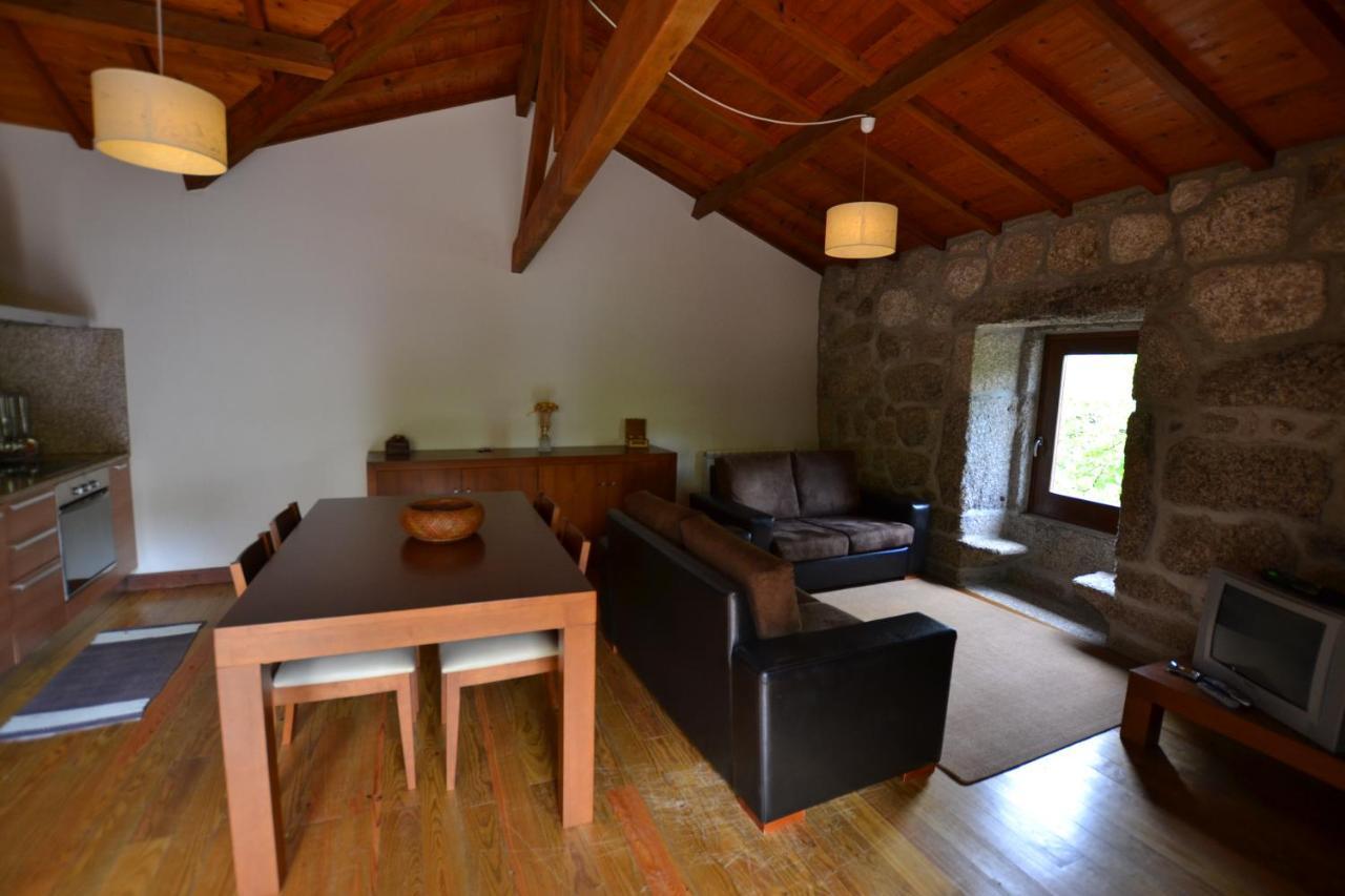 בית הארחה ויירה דו מיניו 	Aldeia Turistica De Louredo מראה חיצוני תמונה