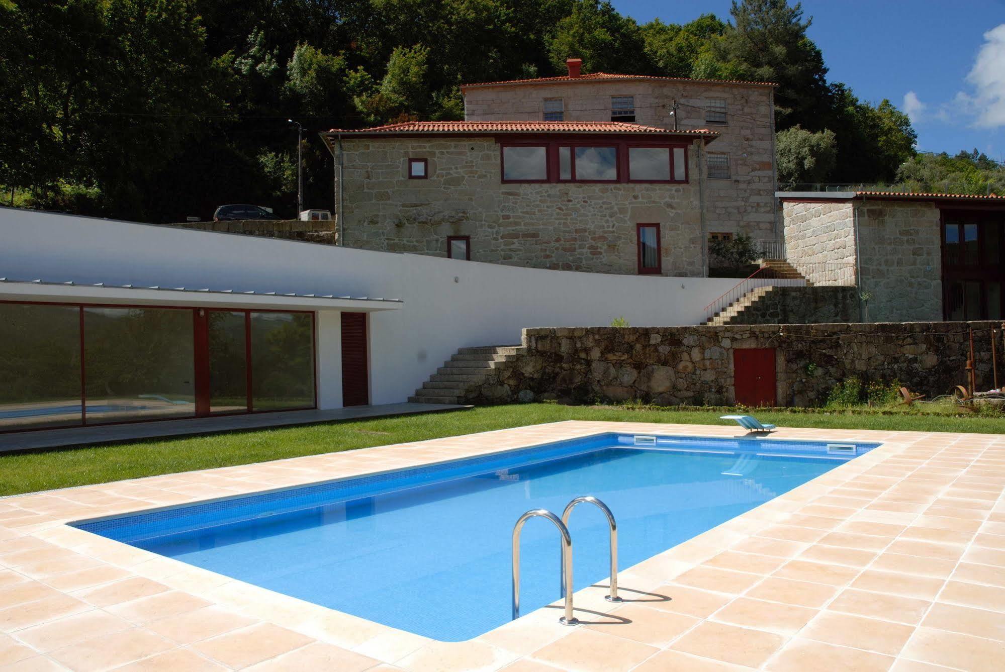 בית הארחה ויירה דו מיניו 	Aldeia Turistica De Louredo מראה חיצוני תמונה